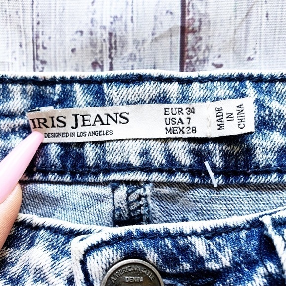 Iris Jeans Distressed Aztec Print Jean Shorts 7 - Picture 3 of 5